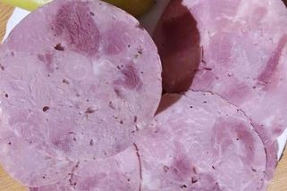 Šunku z vepřové plece jsme si tentokrát připravili doma ve svém šunkovaru - a to byla teprve paráda. Kupovaná se s tou domácí vůbec nedá srovnat