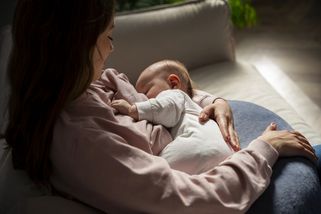 Ženě po porodu narostlo třetí prso. Vzbudila tím o...