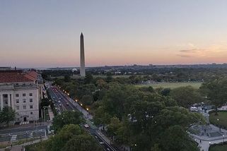 Zaplavili ulice, vypuklo násilí. Washington si neví rady s řádícími teenagery