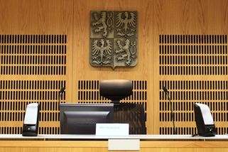 Dědeček dlouhé roky znásilňoval vlastní vnučku od jejích sedmi let. Soud mu potvrdil šestileté vězení - Novinky