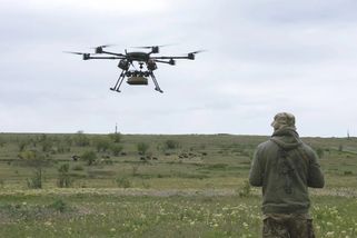 Šéf Rheinmetallu shodil ukrajinské drony. Kyjev zuří: „Tohle je nepochopení války“