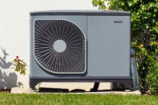 Všechny topné systémy v Česku prý budou povinně nahrazeny tepelnými čerpadly. Podívali jsme se na fakta