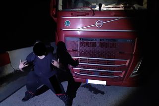 Řidič kamionu vypil cestou přes Čechy dvě lahve rumu. Zadrželi ho policisté