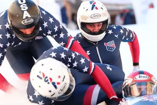 Kokosy na sněhu. Americký pilot čtyřbobu poztrácel na startu všechny členy posádky - Sport.cz