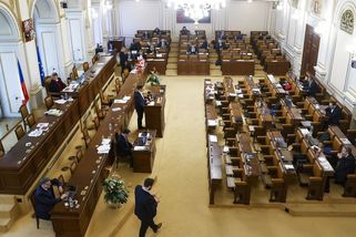 Další ztracený den ve Sněmovně. Poslanci důchody opět nedořešili - Novinky