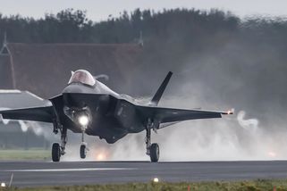 Tajemství neviditelné stíhačky: Poslední podpis otevřel českým firmám cestu k F-35