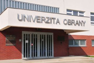 Děkan čelí kritice za plagiátorství. Práci obhájil před podřízenými - Seznam Zprávy