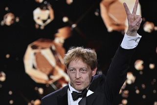 Kvůli proslovu na Českém slavíkovi s Janečkem skoncoval vědecký nadační fond, který sám založil - Novinky