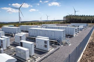 Přetížené sítě v Nizozemsku nutí developery k instalaci baterií u větrných a solárních parků