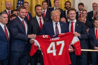 Nesnáším je, přivítal Trump šampiony NHL. Pak promluvil o síle americké armády