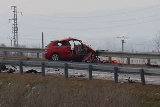 Hazardní předjíždění dvoustovkou na obchvatu Opavy. Po srážce tří aut zemřeli tři mladí lidé - Novinky
