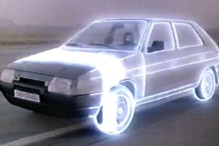 Jan Přeučil a Roman Skamene nevěřili svým očím: Škoda Favorit v dobové sci-fi reklamě přiletěla jako UFO - Garáž.cz