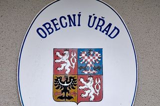 Politikům v regionech vyskočí platy navzdory škrtům - Novinky