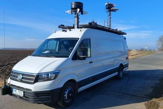 Česká policie má nenápadnou bílou dodávku s výbavou, která je extrémně důležitá pro moderní svět - Garáž.cz