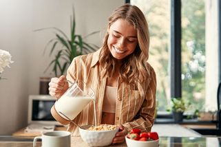 Skutečně je snídaně nejdůležitější jídlo? Můžete ji klidně vynechat, pokud jíte celý den správně - Proženy.cz