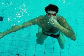 Záhada mizející vody z brněnského bazénu. Tisíce litrů denně tečou neznámo kam