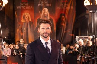 Chtěl jsem ukázat vlastního Geralta, říká Liam Hemsworth. S Marigoldem se opili