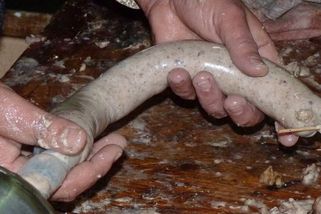 Kvíz na téma zabijačkové speciality, které zbožňuje většina Čechů: Otestujte si znalosti o jejich výrobě. 98 % lidí nezodpoví ani polovinu