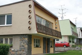 Velký dům, malý důchod: Jistota, která se stává břemenem - Médium.cz