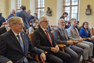 Univerzita Karlova zvolila nového rektora. Chemik Zima porazil obhajující Králíčkovou - Novinky