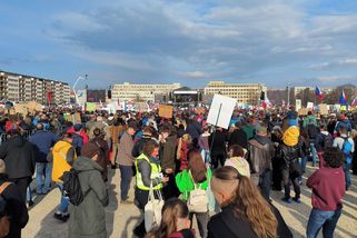 Demonstrace Milionu chvilek na Letné – 2:0 pro Babiše - Médium.cz
