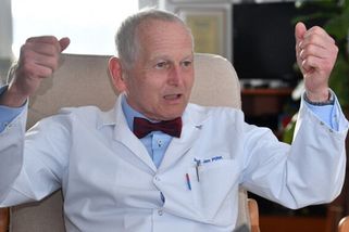 Politiky nenáviděný, veřejností obdivovaný: Kardiochirurg Jan Pirk řekl otevřeně o vakcínách to, o čem se před lidmi nemluví