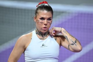Ukrajinka žádající ban pro Sabalenku odmítla na turnaji podání ruky Maďarce