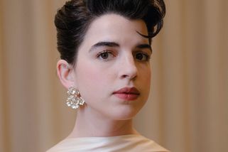 Antonie Formanová vsadila na večerní róbu inspirovanou Audrey Hepburn