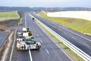 Dokument: V příštích čtyřech letech se má otevřít 225 kilometrů dálnic, stojí v předávací zprávě - Zdopravy.cz