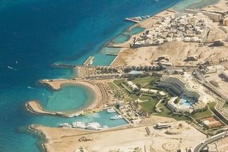 Zanedbaná bloudila Hurghadou. Psychicky nemocná Češka, která zmizela v Egyptě, už je doma - Novinky