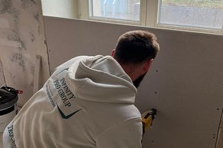 Zbytky sádrokartonu nevyhazujte. Využijte je chytře v interiéru domu