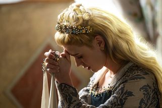 První fotky nové Zlatovlásky: Nástupkyně Jorgy Kotrbové je velmi půvabná, i tak ji čeká nelehký úkol - Super.cz