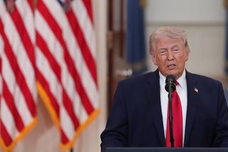 Trump: Přijdou extrémně tvrdé údery na Írán. Válka se blíží k finále