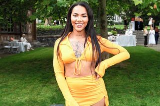 Po aférách se rozhodla napravit si reputaci. Angie Mangombe ukázala své tělo ve spodním prádle