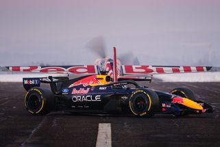 Naše další stopa v F1: Podívejte se, jak český pilot supermanévrem pobláznil celý svět - Garáž.cz