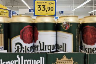 Češi, plaťte. S předraženou plzní se nedaří hnout, všichni se vymlouvají - Novinky