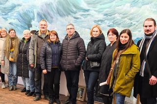 Když chybí horizont. Umělec z Ukrajiny vytvořil v Česku největší obraz moře - Médium.cz