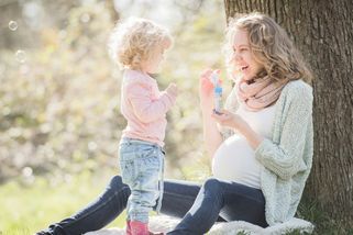 Jak počet dětí ovlivňuje stárnutí? Studie ukazuje překvapivou souvislost mezi mateřstvím a délkou...