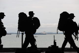 Potřebujeme zalátat díru v rozpočtu? Zrušením armády ušetříme 150 miliard - Médium.cz