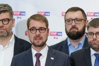 GLOSA: Ústava není seznam zbožných přání. TOP 09 i další si ji pletou s dopisem pro Ježíška