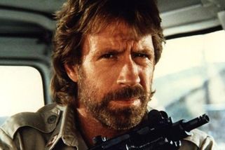 Chuck Norris slaví 86 let: legenda akčních filmů, o které internet tvrdí, že umí dělit nulou