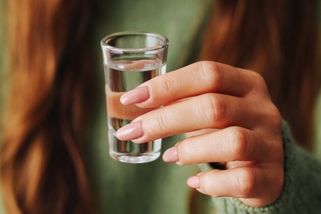 Po jakém alkoholu se nejvíc přibírá? Nejde jen o kalorie, ale o to, co alkohol dělá s metabolismem