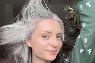 Šediví od čtrnácti a vypadá jako superhrdinka od Marvela!