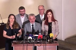 Opozice vyrazí na Slovensko sama, ještě ale neví, kdo ji přijme. Uvidíme, co za tím stojí, reaguje Šťastný - Echo24.cz