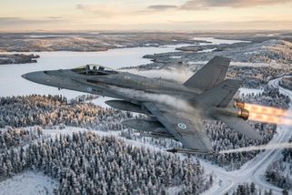 Drony nad Finskem vyvolaly poplach: Proč piloti nesmějí pálit směrem k Rusku