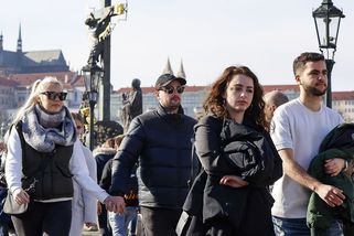 Minimální důstojná mzda loni byla 40 912 korun - Novinky