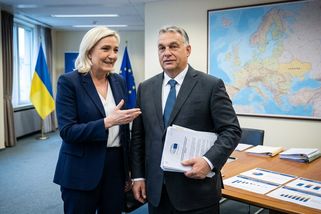 Le Penová tleskala Orbánovi za blokádu pomoci Ukrajině