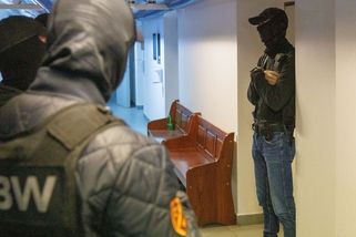 V Polsku zadrželi osm lidí podezřelých z přípravy sabotáží - Novinky