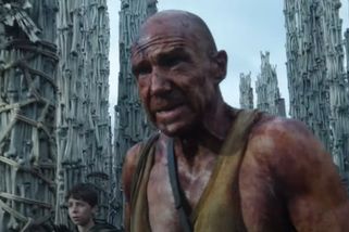 Hororový masakr roku je nečekaně brzy online. 28 let poté je odvážným pokračováním