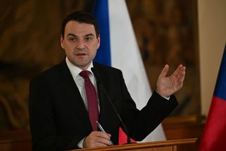 „Jeho názory nejsou v tomhle relevantní.“ Macinka...